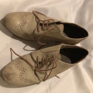 Nude Tamaris size 39 heels